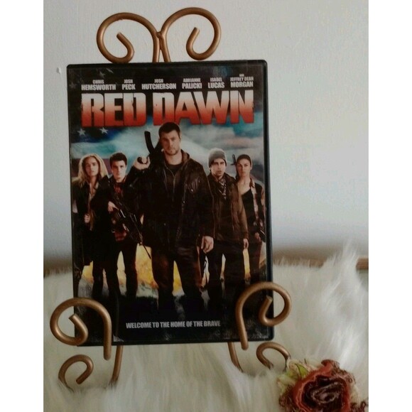 Red Dawn (DVD) Explosive Action Adventure Movie Chris Hemsworth, Josh Hutcherson - Picture 1 of 3